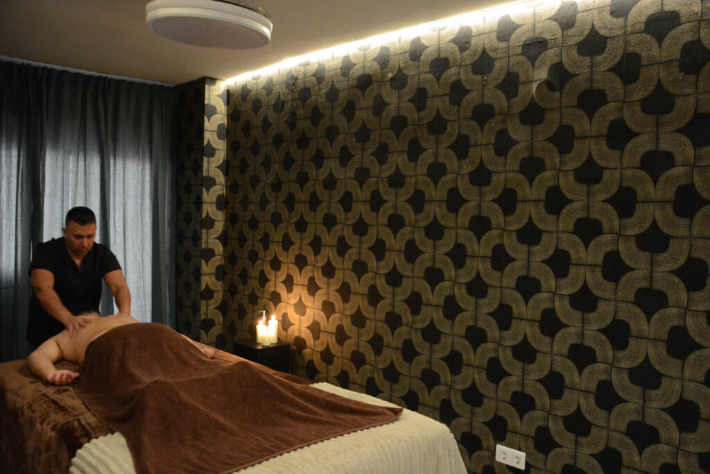 David Garcia especialista en masajes en la Alameda de colón, Málaga