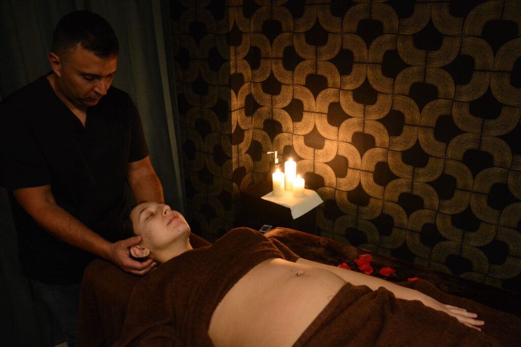 Sesión de masaje para embarazadas en Masaje Sport Center Málaga Centro